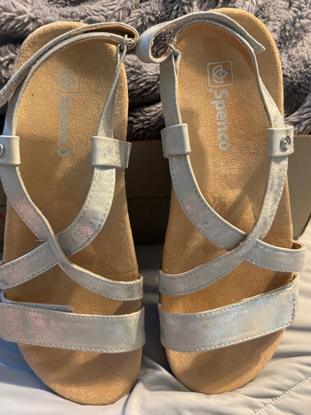 Spenco women’s cross strap sandals - size 10